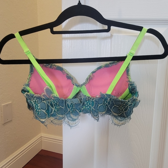 Victoria Secret Bra (34b) - Picture 2 of 2